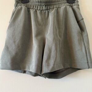Never worn Lulu softstreme short
